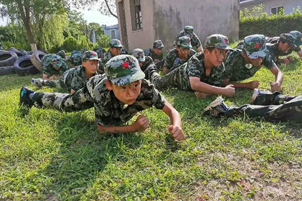 中皖利剑军事夏令营答疑，让孩子在军旅生活中蜕变