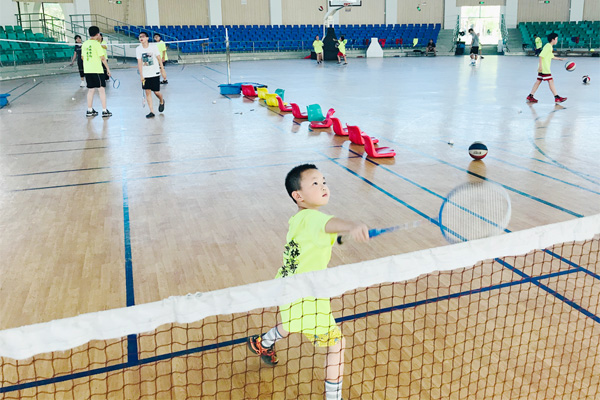 「上海体育」2024奥林修斯羽毛球冬令营（7天）按照身体素质和运动水平