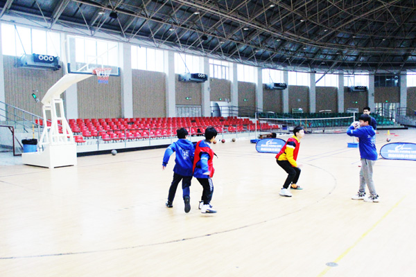 「上海体育」2024奥林修斯篮球冬令营（14天）进行实战比赛模拟