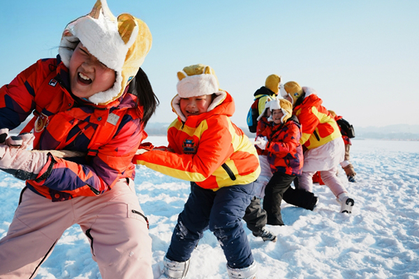 「上海户外」2025城市挑战之冰雪奇遇记周末营（1天）室内雪场