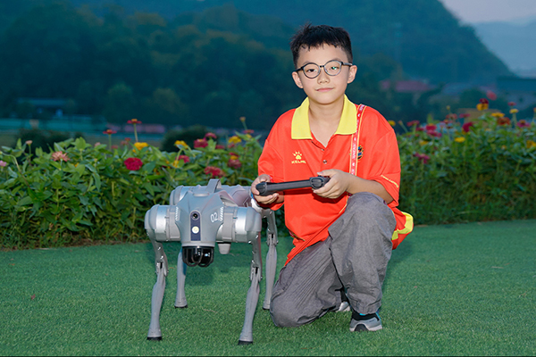 「浙江科技」2026杭州AI未来工程师冬令营（6天）同款机器狗编舞大师