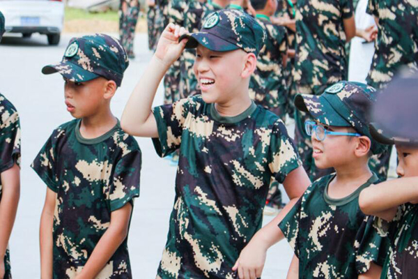 长沙市小学生暑假夏令营，帮助孩子提升自信