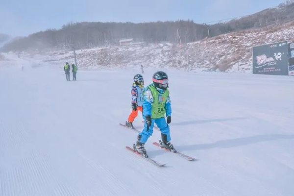 「吉林户外」2024长白山亲子滑雪冬令营（5天）探索不一样的雪域世界