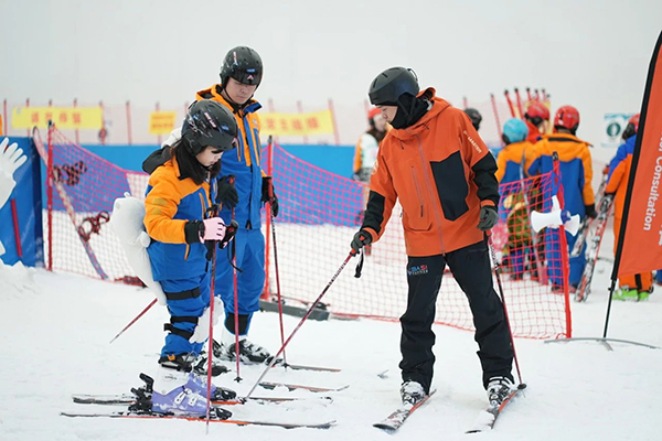 「广东体育」2024深圳观澜湖滑雪夏令营（5天）不用去北方，就能直接拿捏冬天的快乐