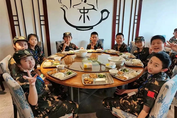 「上海军事」2023小勇士养成好习惯将帅夏令营（21天）通过军事化的行为训练