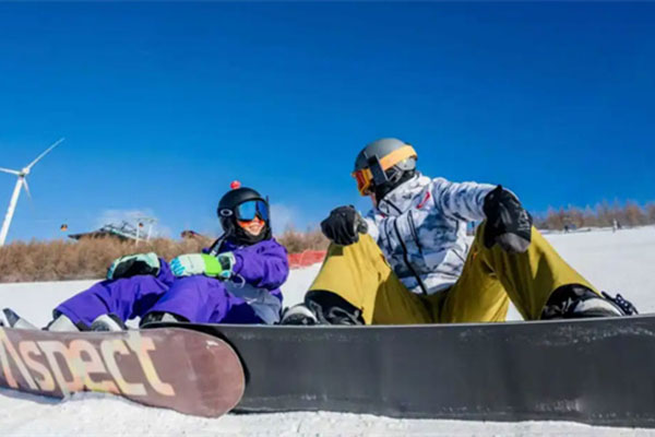 雪如意滑雪场与星骑士冬令营达成深度合作，共筑青少年滑雪新未来！
