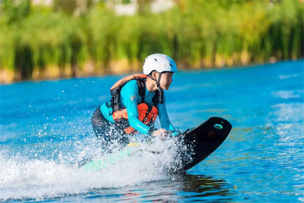 热烈夏日GET酷炫水上运动！北京星骑士夏令营动力冲浪板战队正式开训！
