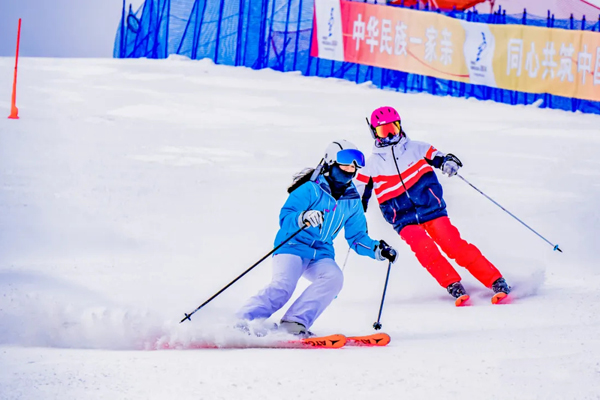 「河北体育」2025崇礼雪如意0基础+进阶滑雪冬令营（6天）单双板1:2 | 体验北京冬奥超高配滑雪