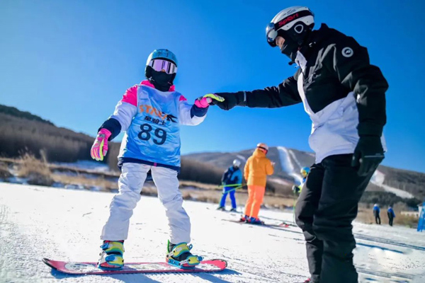 「北京体育」2024万科石京龙滑雪冬令营（5天）1:3单双板 酒店住宿 | 不可错过的精品滑雪营