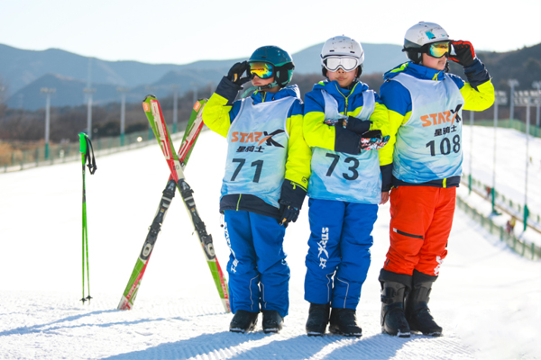 「北京体育」2024万科石京龙滑雪冬令营（5天）1:5双板 酒店住宿 | 不可错过的精品滑雪营