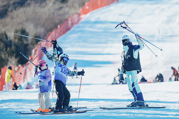 「河北体育」2025/26阿那亚·崇礼拾雪川滑雪冬令营(5天)高品质全龄段度假滑雪、体验不一样冰雪盛宴 「河北体育」2025/26阿那亚·崇礼拾雪川滑雪冬令营(5天)高品质全龄段度假滑雪、体验不一样冰雪盛宴