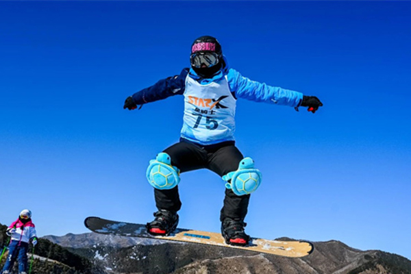 星骑士滑雪课堂，单板还是双板？孩子初学滑雪应该怎样选择？