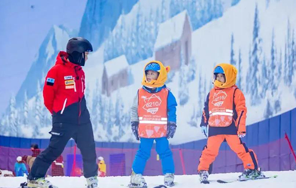 「广东拓展」2021/2022广州S-skiing滑雪专业冬令营（5天） | 入住堇山/嘉华酒店，在家门口的滑雪营