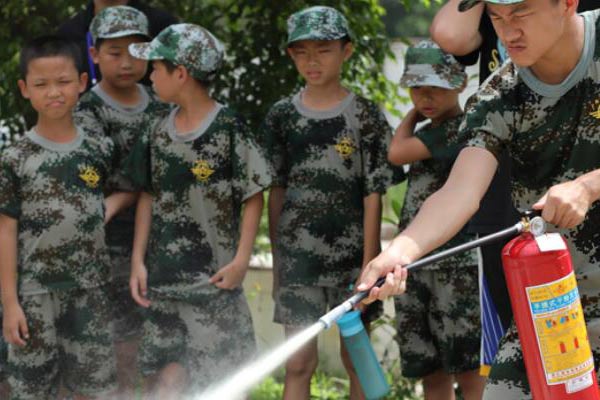 南宁军事训练夏令营，让孩子学会独立！