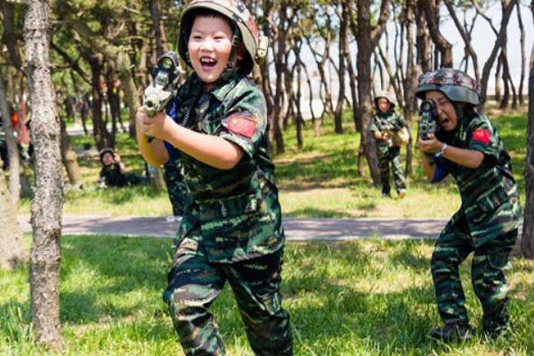 青岛暑期小学生军训夏令营，让孩子有计划的玩