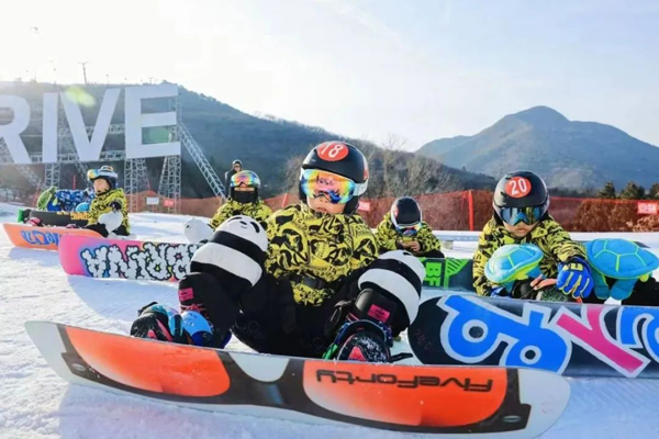 「北京户外」2023睿萌星单板初中级滑雪冬令营（5天） 这个冬季我们一起踏雪寻春