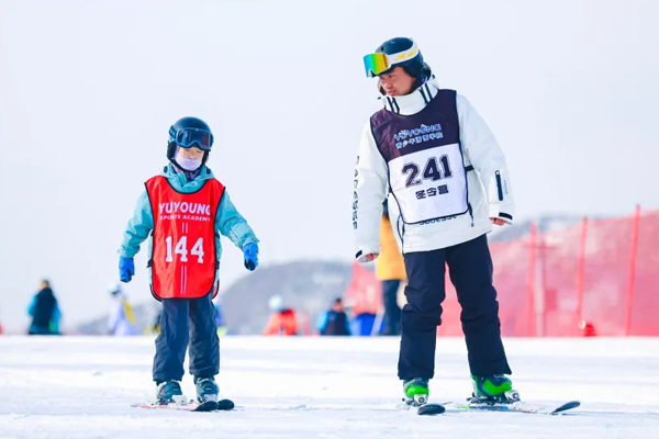 「北京体育」2024/25万科石京龙冰雪逐梦滑雪冬令营（5天）单双板1:2 五钻酒店 | 六大专属体验