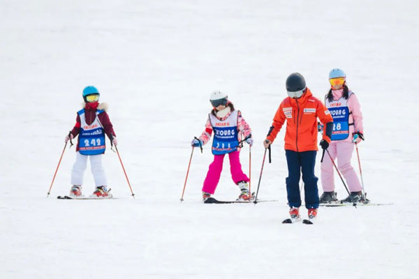 「北京体育」2024平谷·渔阳冰雪走读滑雪冬令营（5天）双板1：5 | 市区往返接送，点对点精准教学