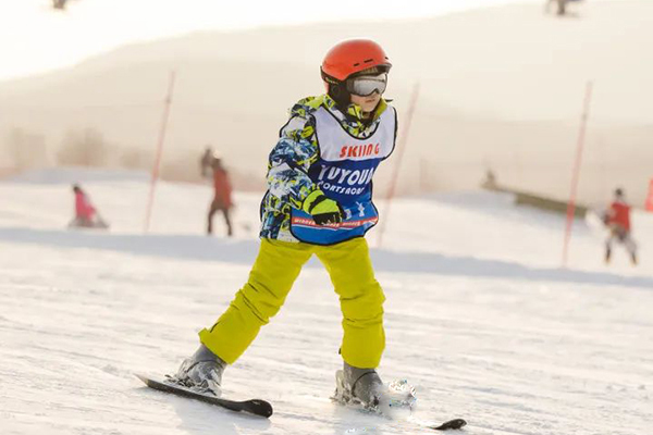 「北京体育」2024平谷·渔阳冰雪创造滑雪冬令营（5天）双板1：5 五星酒店 | 专业儿童滑雪体系