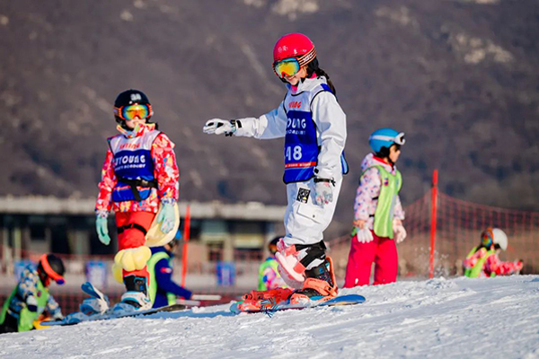 「北京体育」2024平谷·渔阳冰雪创造滑雪冬令营（5天）单双板1：3 五星酒店 | 专属教学资源