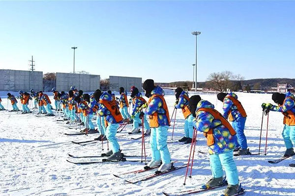 「辽宁户外」2023沈阳雪域精灵滑雪专项冬令营（5天）高级班 | 运动健儿 飞驰而来