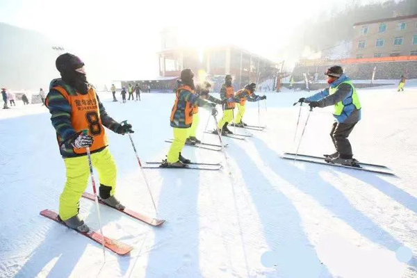 「黑龙江户外」2023哈尔滨雪域精灵滑雪专项冬令营（5天）高级班 | 运动健儿 飞驰而来