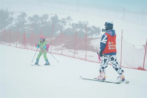 为什么这么多家长愿意选择探知乐途滑雪冬令营！
