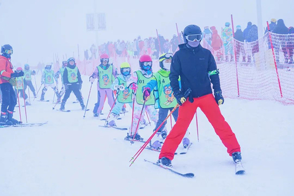 「湖北户外」2023恩施绿葱坡滑雪冬令营（5天）双板初级|沉浸式滑雪