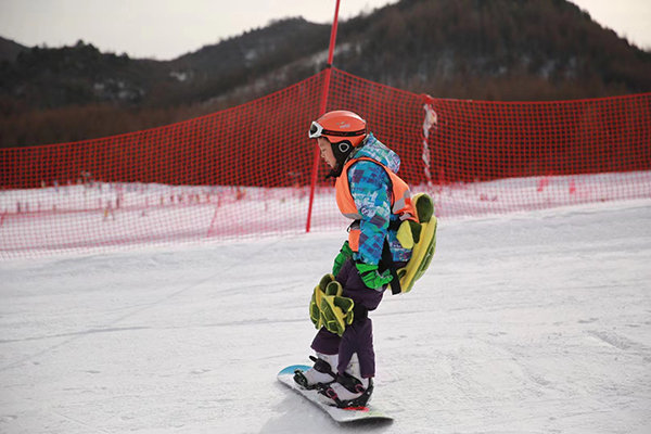 「湖北户外」2023恩施绿葱坡滑雪冬令营（5天）单板|驾驭滑雪板稳步前行