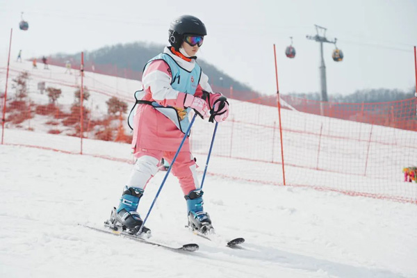 「湖北体育」2024恩施绿葱坡·双板初级滑雪冬令营（5天）双板初级沉浸式滑雪