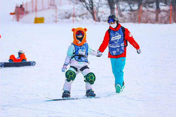 「吉林户外」2022/23松花湖skiing滑雪冬令营（14天）单板 | 掌握酷炫的冰雪运动技能