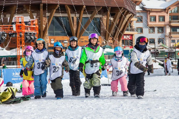 「河北体育」2023/24万航崇礼滑雪成长冬令营（6天）享受从雪山上滑下来的畅快