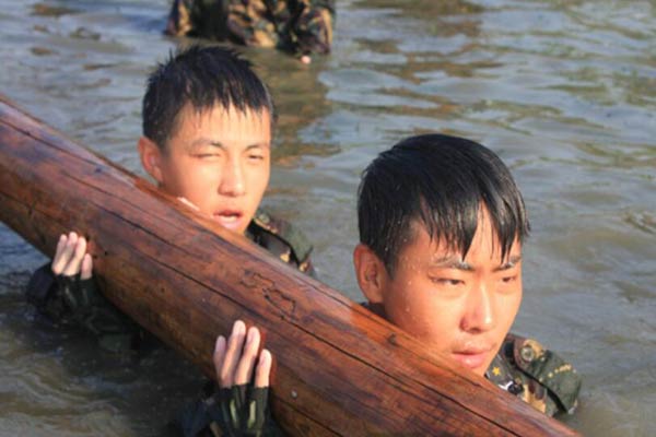 西安小学生军事化管理夏令营，纠正他们的不良行为习惯