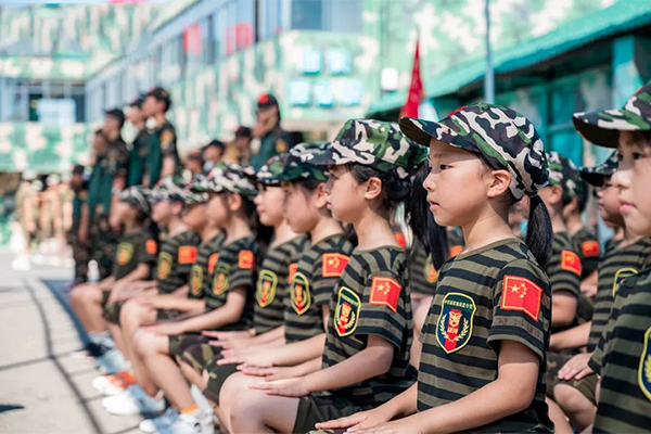 湖南雄将军事夏令营有哪些特色课程安排?
