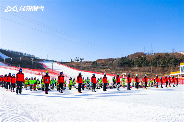 【绿锐十二年滑雪冬令营】西安本地滑雪营TOP1