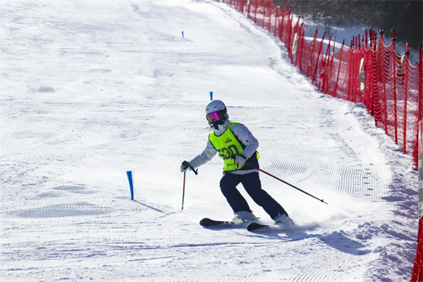 「陕西体育」2024/25鳌山·驭雪少年滑雪冬令营（4天）专注滑雪培训，单双板教学