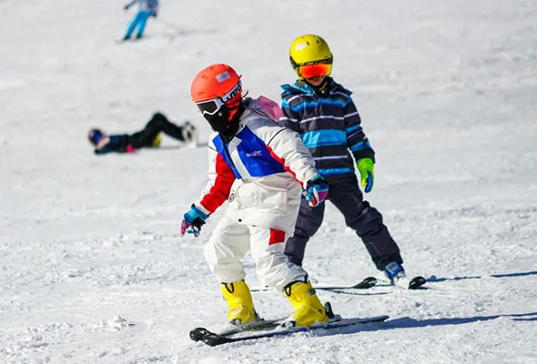 2022石京龙滑雪冬令营（5天）满足不同滑雪水平