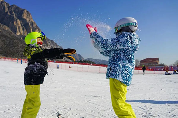 游美营地教育冬令营告诉您为什么从小就要开始学习滑雪?这6个理由太实在!