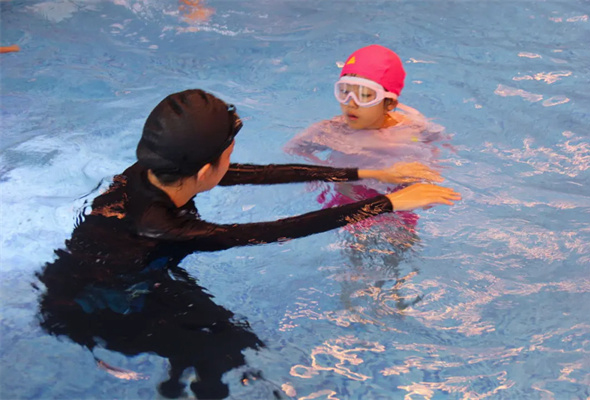 游泳夏令营哪家比较好?专业机构往下看