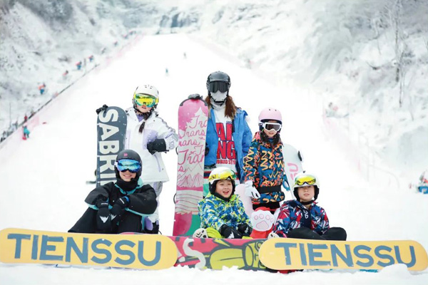 「吉林滑雪」2024热雪少年滑雪冬令营（6天）松花湖&庙香山双顶级雪场